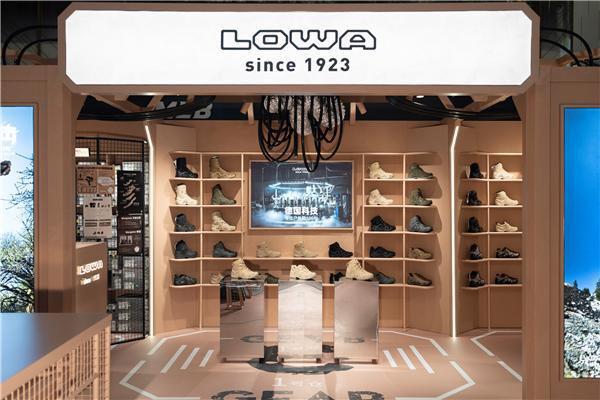 系高端户外品牌LOWA的强大实力bsports邂逅梦中情靴感受德(图3)